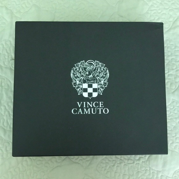 Vince Camuto nude heels - Picture 1 of 6